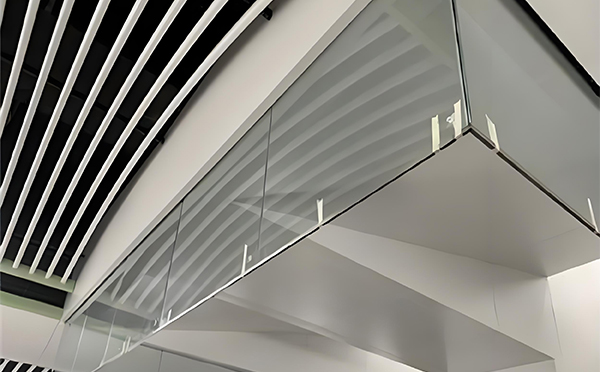 庆城玻璃挡烟垂壁