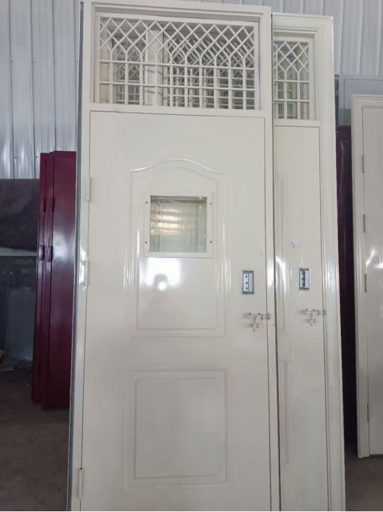 庆城学校教室门