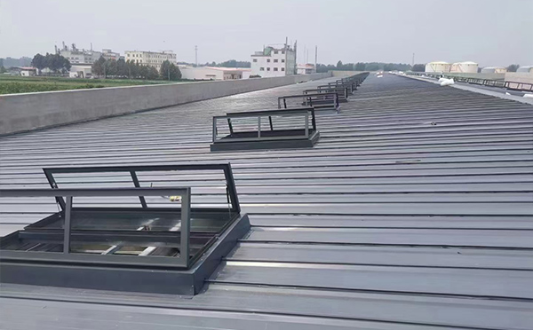 某中学室内体育馆庆城排烟窗改造项目