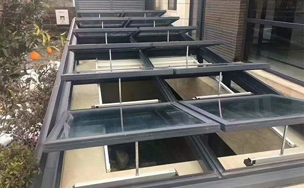 某轨道交通车辆维修车间庆城排烟窗应用