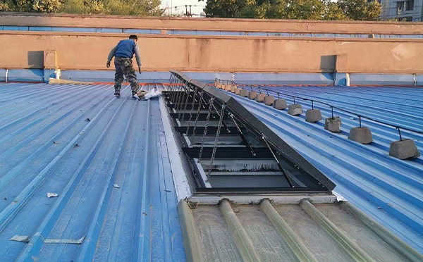 某区域性物流仓储中心庆城排烟窗系统安装项目