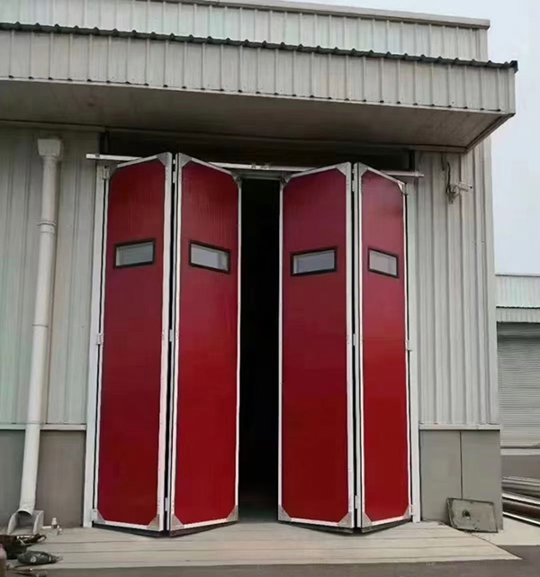 庆城工业折叠门在大型装配车间出入口的应用实例 庆城工业折叠门在大型装配车间出入口的应用实例